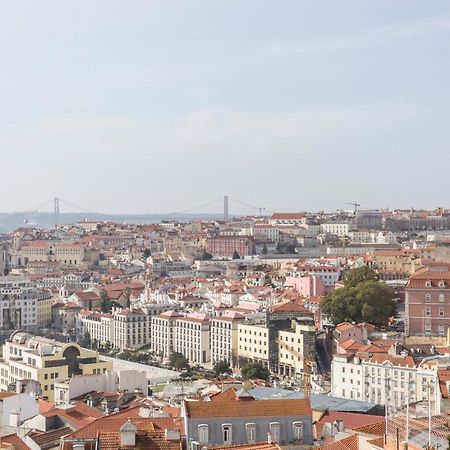 Stroll to Coffee Shops Near a Renovated Hillside Apartment in Graça Lisboa Extérieur photo
