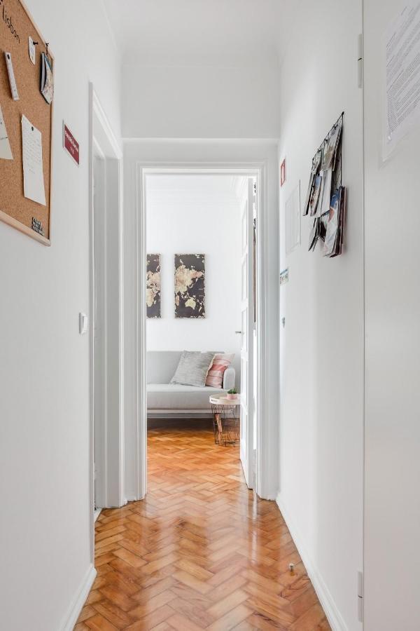 Stroll to Coffee Shops Near a Renovated Hillside Apartment in Graça Lisboa Extérieur photo