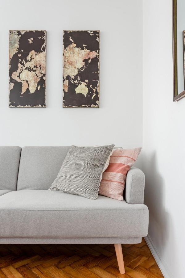 Stroll to Coffee Shops Near a Renovated Hillside Apartment in Graça Lisboa Extérieur photo