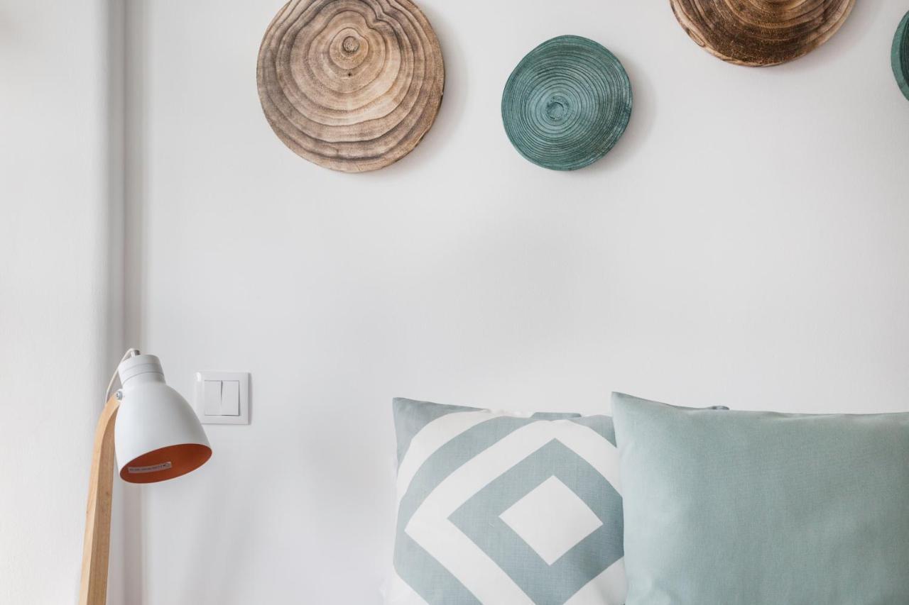 Stroll to Coffee Shops Near a Renovated Hillside Apartment in Graça Lisboa Extérieur photo