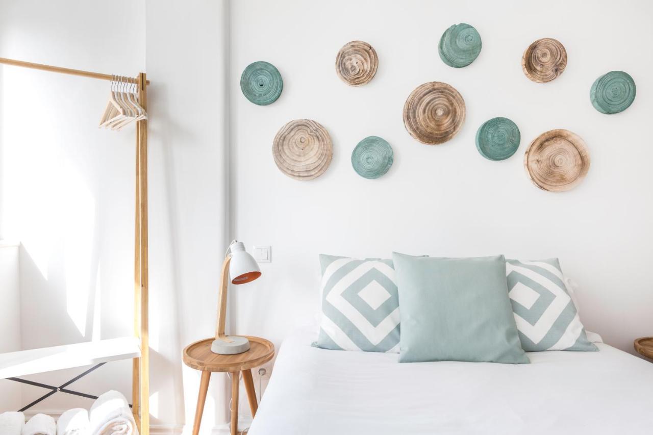 Stroll to Coffee Shops Near a Renovated Hillside Apartment in Graça Lisboa Extérieur photo