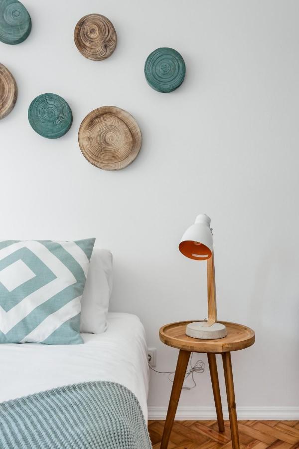 Stroll to Coffee Shops Near a Renovated Hillside Apartment in Graça Lisboa Extérieur photo