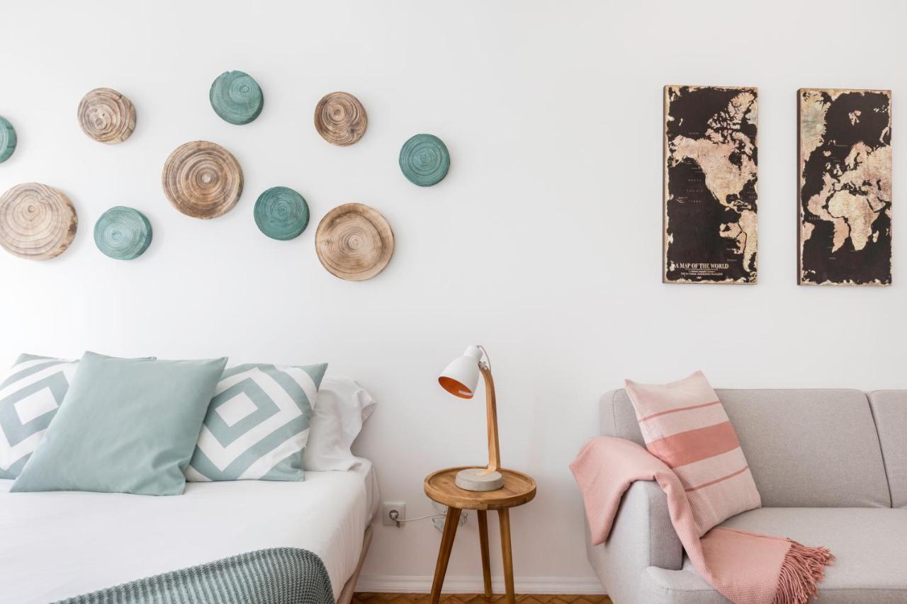 Stroll to Coffee Shops Near a Renovated Hillside Apartment in Graça Lisboa Extérieur photo