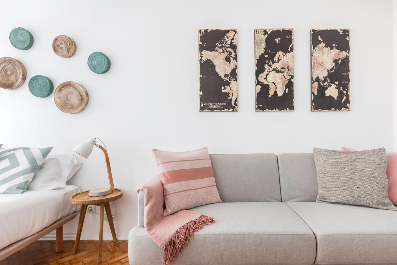Stroll to Coffee Shops Near a Renovated Hillside Apartment in Graça Lisboa Extérieur photo