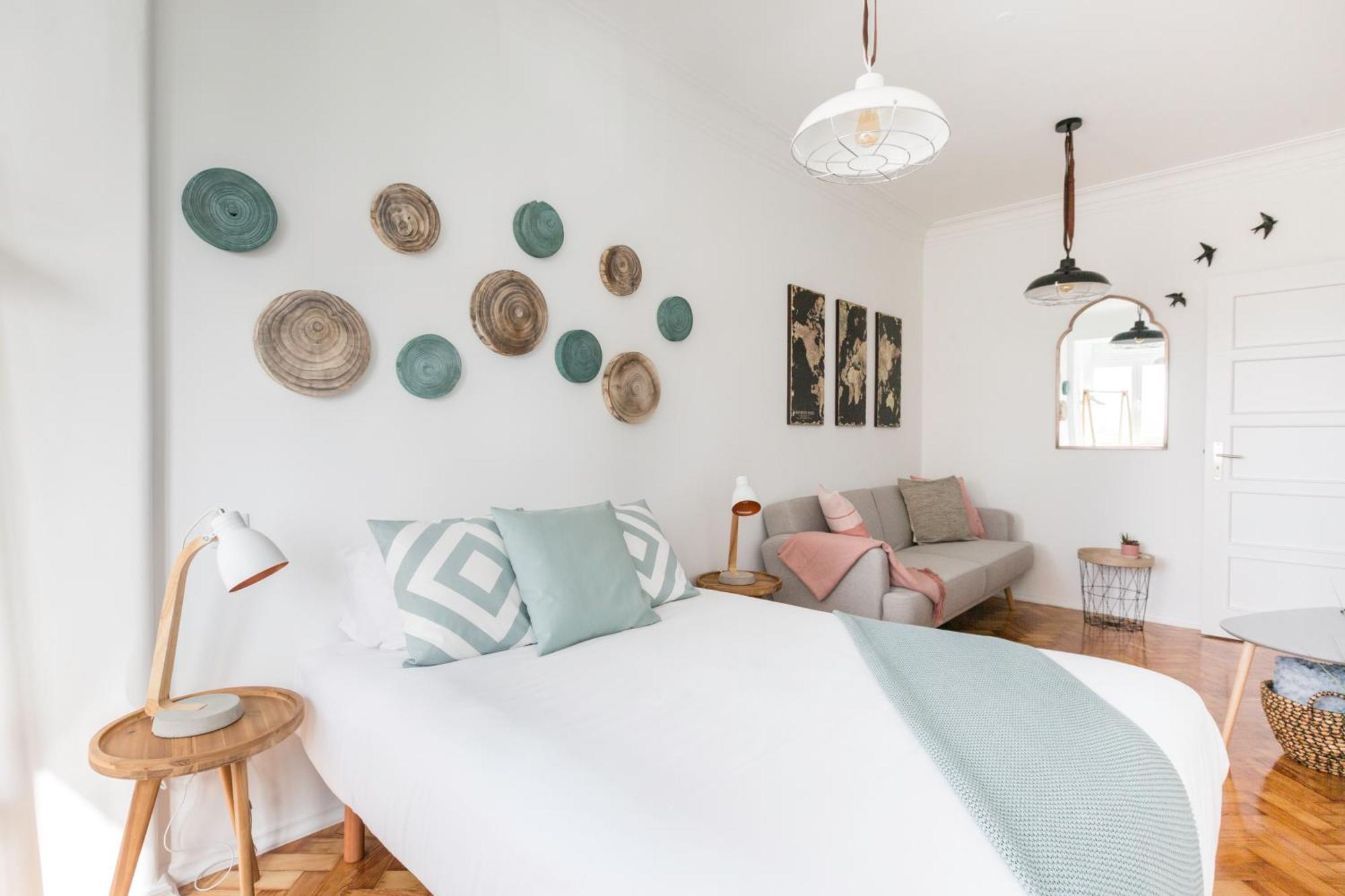 Stroll to Coffee Shops Near a Renovated Hillside Apartment in Graça Lisboa Extérieur photo